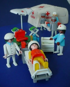 Playmobil 3224 Medical Station Tent Near Complete - Picture 1 of 18