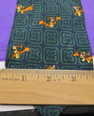 Walt Disney Catalog Tigger Silk Necktie Green-100 Acre Woods Korea 3.75" x 60" - Изображение 1 из 4
