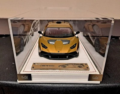 Ivy Virtue Modelos 1/18 Lamborghini Huracan STO Bronce - Estuche de Cuero Blanco  Foto 1 de 4