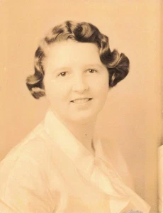 VTG Photo 1937 Picture Day Beautiful Young Woman 18 Years Old Senior Class - Picture 1 of 2