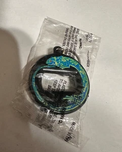 RARO LLAVERO MENTOL MARLBORO VINTAGE ABRIDOR DE BOTELLAS LAGARTO VERDE NUEVO - Imagen 1 de 3