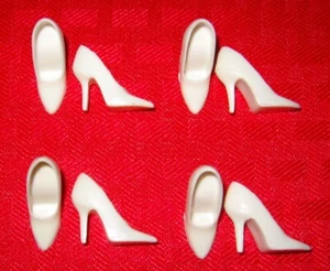 LOTE DE ZAPATOS VINTAGE BARBIE REPRODUCCIÓN ULTRA ALTOS BLANCO BRILLANTE REPRO PICOS - Imagen 1 de 3