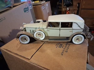 Signature Models 1:18 Scale 1930 Packard Brewster Diecast Car - Picture 1 of 9