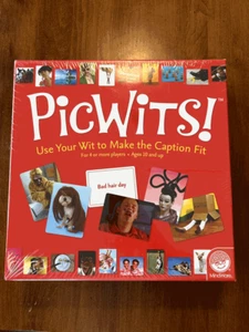 NEU Versiegelt PICWITS! Party Familienspiel von Mindware Cards Make the Caption Fit - Bild 1 von 2