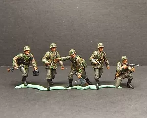 1/72 WWII German Armored Camouflage Bombardier Combat Teams Painted Model - Picture 1 of 3