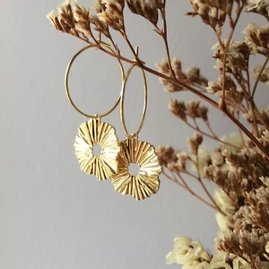 Sun Ray Gold Hoop Earrings- Wavy Pleated Disc Dangle Drop With Charm, UK - Picture 1 of 9