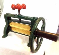 Small Dry Squid Iron Hand Press Brass Cast Extractor Sugar Cane Mill Juicer VTG