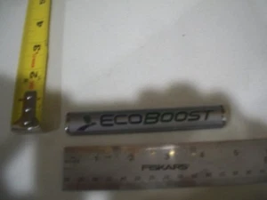 BOLSA USADA ORIGINAL CROMADA EMBLEMA LETRAS VERDES AZUL FORD ECO BOOST ORIGINAL - Imagen 1 de 1