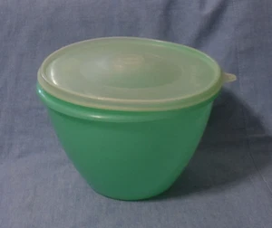 Vintage Tupperware #679 Jadeite Green Lettuce Food Storage Bowl w/ Lid No Spike - Picture 1 of 3