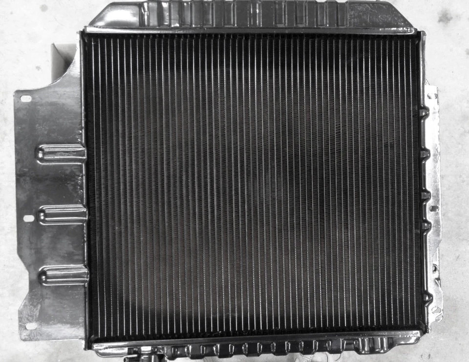 RADIADOR VISTEON #2015 JEEP YJ WRANGLER 1987-1991 2,5/4,0 L Foto 1 de 4