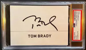 TOM BRADY SIGNIERTES AUTOGRAMM NEU ENGLAND PATRIOTS TAMPA BAY BUCS PSA/DNA COA PLATTE - Bild 1 von 2