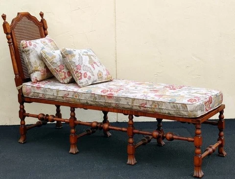 VINTAGE SOLID OAK CANED DAY BED/CHAISE LOUNGE Cover
