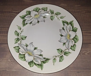 Vintage Homer Laughlin Georgian Eggshell Dinner Plate Gold Rim Dogwood/Blossom - Picture 1 of 6