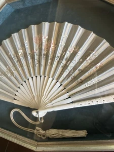 Antiker 19. Jh. chinesischer Export weißer bestickter Seidenfächer Blumenrahmen 20 Zoll NR - Bild 1 von 14