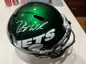 ZACH WILSON AUTOGRAPHED JETS GREEN FULL SIZE REPLICA SPEED HELMET BECKETT - Picture 1 of 5