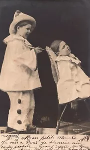 Payaso Pierrot Niños Divirtiéndose De Colección RPPC 03.77 - Imagen 1 de 2