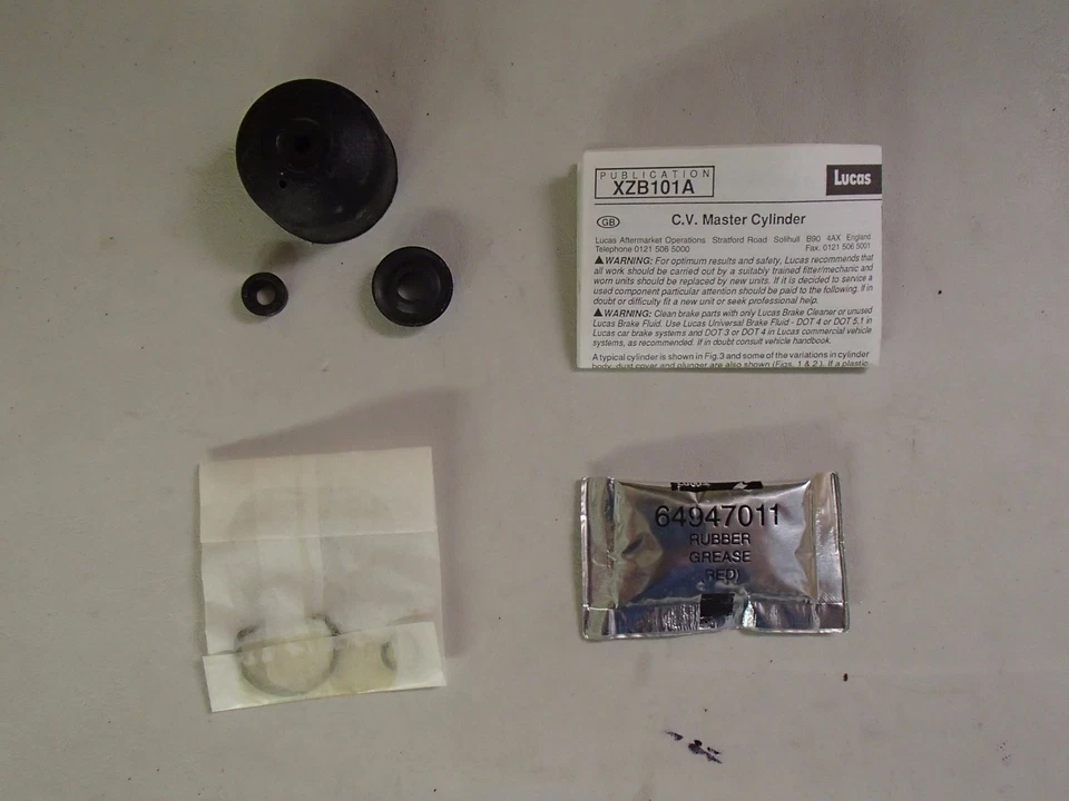 Kit de reconstrucción de cilindro maestro embrague/freno Triumph TR2, TR3, SP1995 NOS Foto 1 de 1