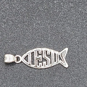 925 NEW Sterling Silver Pendant-Jesus Fish Ichthus Pendant 21mm Length 8mm Width - Picture 1 of 8