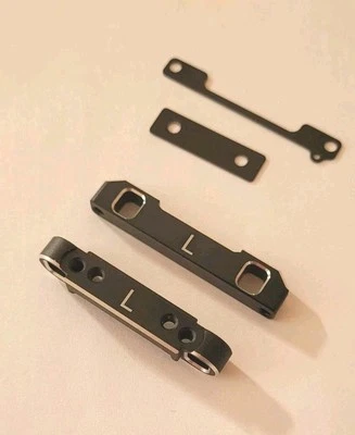 YOKOMO Z4-300LRF / Z4-300LRR ALU REAR SUSPENSION MOUNTS YZ-2 YZ-4 - Image 1 of 4