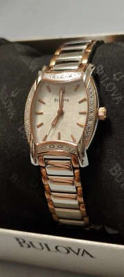 $550 Bulova Reloj Mujer 98R138 Cuarzo 14 Diamantes Acento Dos Tonos Acero Inoxidable Foto 1 de 4