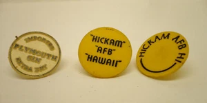 Menge 3 Vintage Golfball Marker Hickam AFB Hawaii und importierter Plymouth Gin - Bild 1 von 4