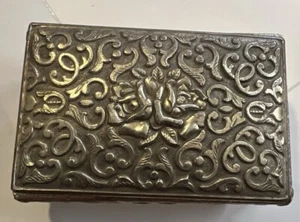 VINTAGE AUSGEFALLENE METALL SCHMUCKSCHATULLE STIL SCHMUCKSCHATULLE - INNEN ROT - Bild 1 von 4