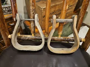 Coppia antica stirruppa sella in legno - con cinghie in metallo western da collezione - Foto 1 di 8