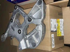 CORVETTE C6 6.0 7.0 LS2 LS7 ALTENATOR MOUNTING BRACKET NEW OEM GM 12578067 - Picture 1 of 5