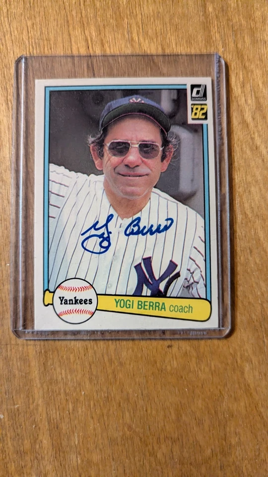 Donruss Yogi Berra 1982 #387 autografiado Foto 1 de 2