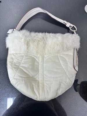 Bolso de hombro Coach Soho Ski Hobo de satén de piel blanca excelente estado Foto 1 de 4