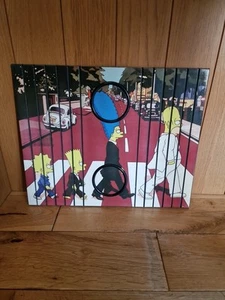 Arte estilo escarabajos de Los Simpson en una montaña rusa de cerveza plegable coleccionable - Imagen 1 de 5