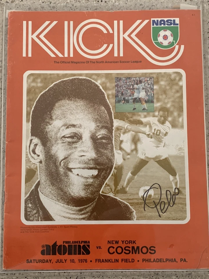 Revista firmada por Pelé KICK SOCCER Brasil certificado de autenticidad Foto 1 de 1