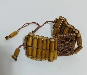 New Wood Bead Bracelet with Resin Floral Accent Beads Flexible Brown 1 Inch - Picture 1 of 2