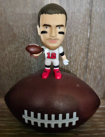 Smols NFL Superstars Blind Box Figures Series 2 Surprise - TOM BRADY #12 Cover