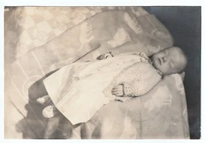 ca 1920s - POST MORTEM Photo of dead Baby / Child - Upstate NY - Picture 1 of 1