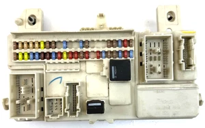 Caja de control de conexiones relé de fusibles OEM 31254749 Volvo S40 V50 C30 C70 2004-2013 - Imagen 1 de 10