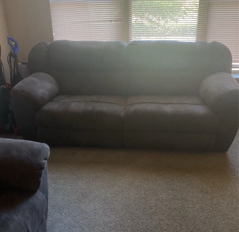 Living Room Set Easy To Clean Heavy Duty Let Out On All 3 - Image 1 of 1