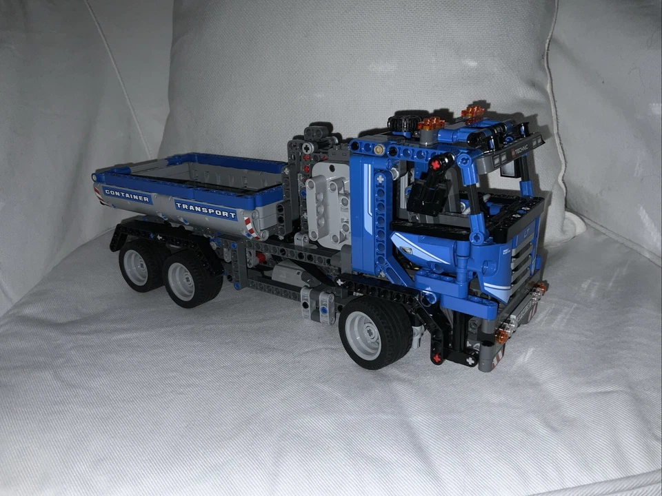 LEGO® Le camion conteneur motorisé 8052 Technic - Photo 1/4