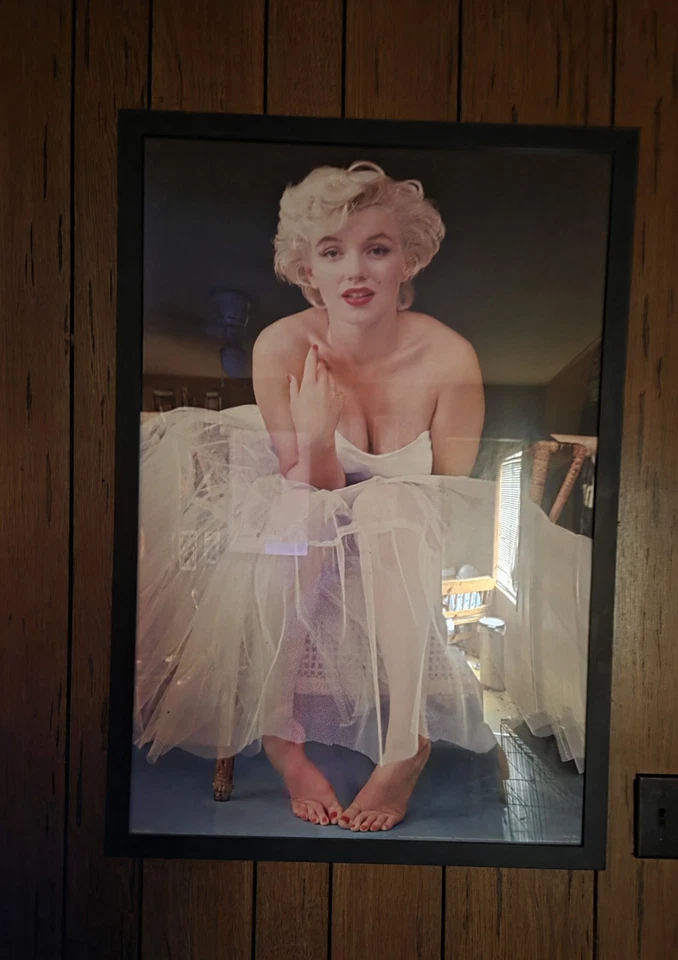 Arte de pared retrato sentado icónico de Marilyn Monroe 24"x36" Foto 1 de 1
