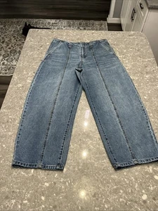 Mid-Rise Barrel Leg Damenjeans - Future Collective 10 - Bild 1 von 7