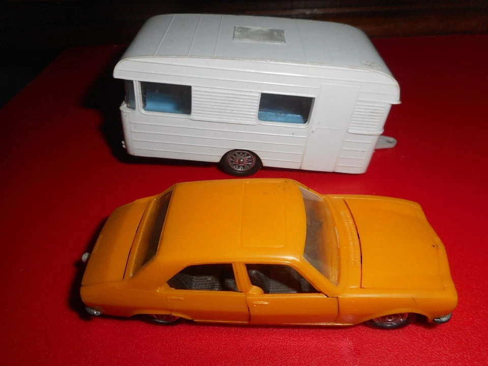 NOREV SET 93  SCALA 1/43 PEUGEOT 504  (6 APERTURE) CON CARAVAN PANORAMIC 14; VG. - Immagine 1 di 4