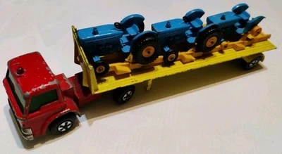 MATCHBOX SUPERKINGS K-20 FORD D800 TASKER TRACTOR TRANSPORTADOR CON 3 TRACTORES Foto 1 de 4