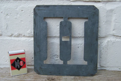 VINTAGE GALVANISED STENCIL LETTER *** H *** DISPLAY SIGN INDUSTRIAL FACTORY Cover