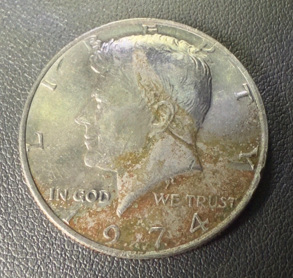 Moneda increíble de medio dólar Kennedy 1974 capa revestida defectuosa error de acuñación Foto 1 de 4