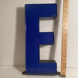 VINTAGE ART DECO 3-D LETTER E - BUILDING MARQUEE SIGN BEAUTIFUL BLUE PORCELAIN - Picture 1 of 12