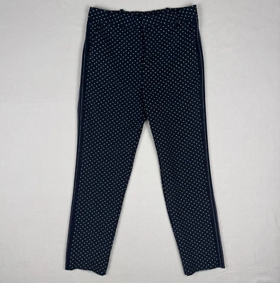 Pantalones cortos negros ZARA Basic para mujer talla pequeña a lunares laterales a rayas frente plano Foto 1 de 4