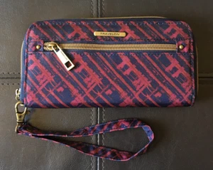 Portafoglio Travelon Blu Rosso Geometrico Zip Around Pochette/Portafoglio da Polso Protezione RFID Nuovo senza etichette - Foto 1 di 4