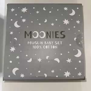 MOONIES 18 Pack Muslin Baby Set: 8 Bibs, 6 Burp Cloths & 4 Swaddle Blanket New - Picture 1 of 10