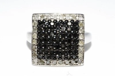 ANILLO DE PLATA CON RACIMO DE DIAMANTES BLANCO Y NEGRO CORTE REDONDO 1,15 QUILATES $1,000 TALLA 7.5 Foto 1 de 4