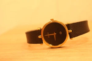 Vintage 80's Gucci 30mm Black Enamel Gold Tone Watch New Batt - Bild 1 von 6
